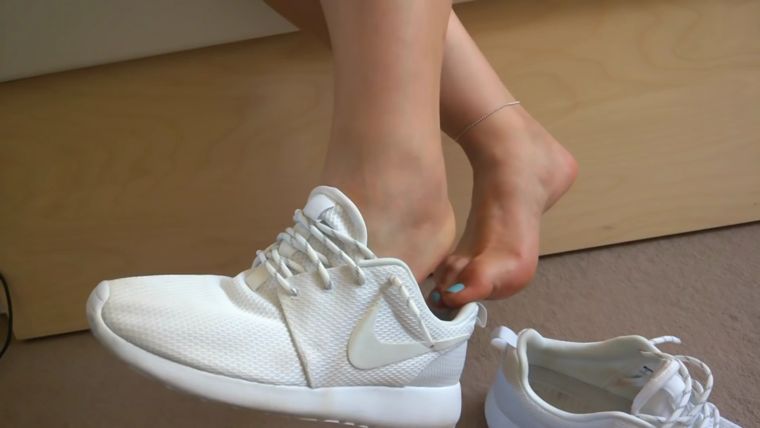 Her sexy sweaty Nike Roshe shoeplay