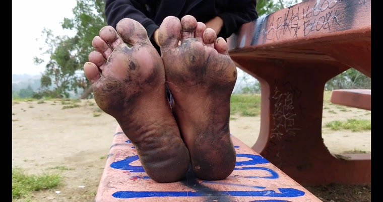 Young Homeless Girl Shows 0ff Her Filthy Feet