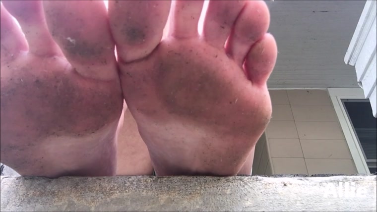 Allie - Dirty Feet