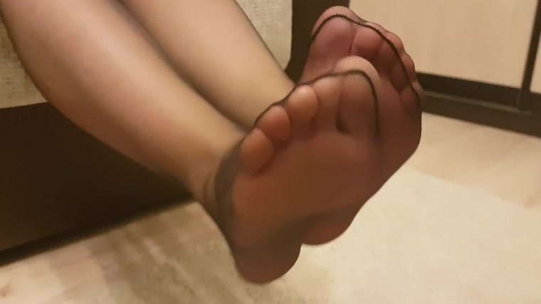 Rina Foxxy - red toes, nylon feet