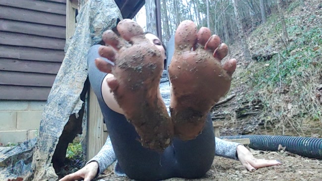Sadie Holmes - Suck the mud off my feet