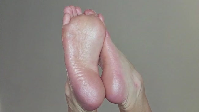 Miss Daria - My oily feet is all you need