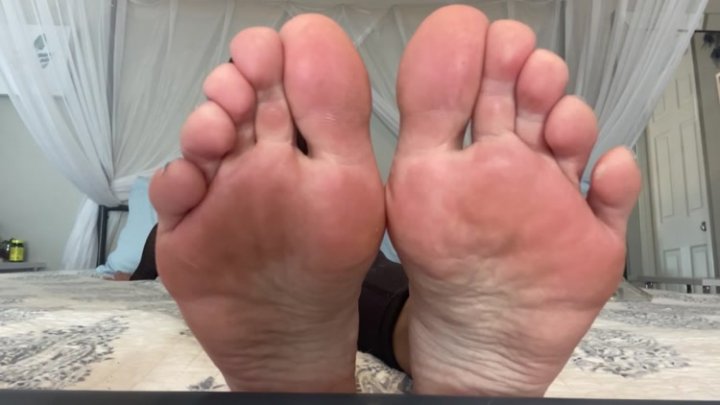 Princess Ivory - Trained To Worship Smelly Feet