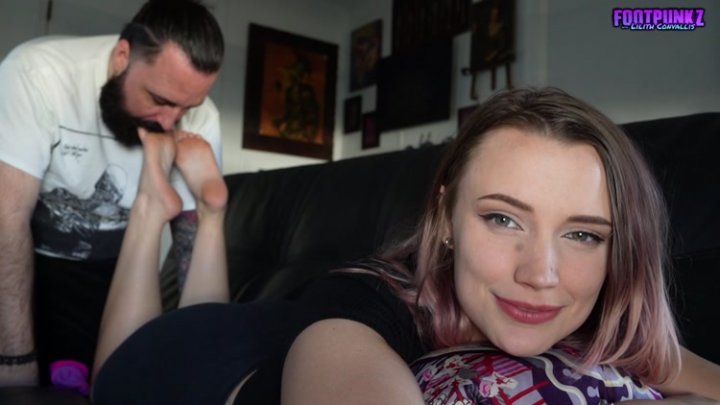 Cute Feet and Cumshots - Nerdy Gamer Girl Lilith First time Foot Worship and Tickling