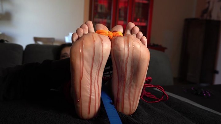 Feet’n’Press – Captured witch feet tickling on Halloween night